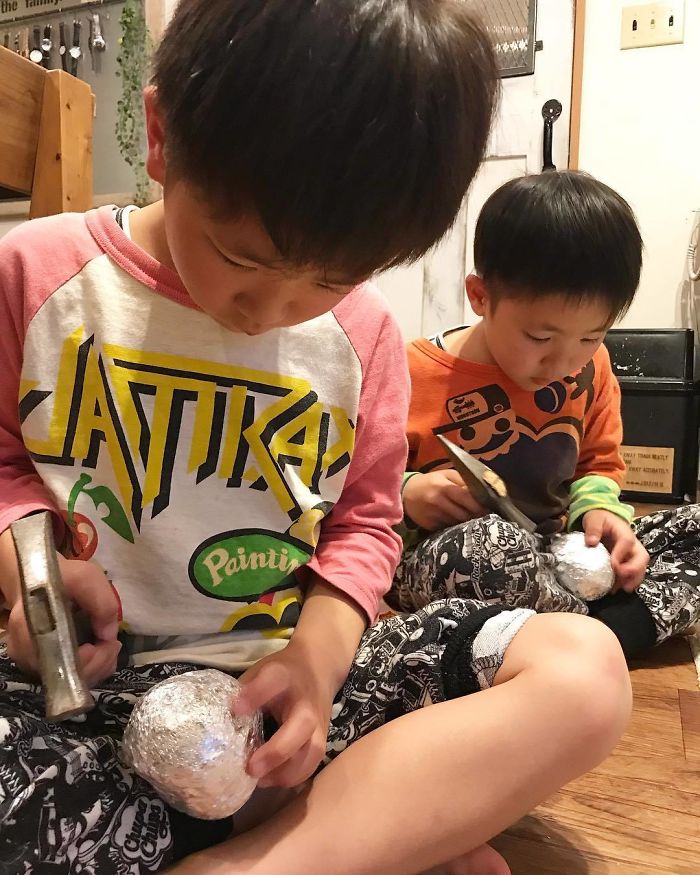 Японцы полируют шары из фольги до совершенства, Японцы полируют шары из фольги