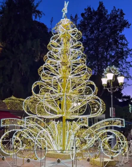 Рождественская ёлка на площади Марше