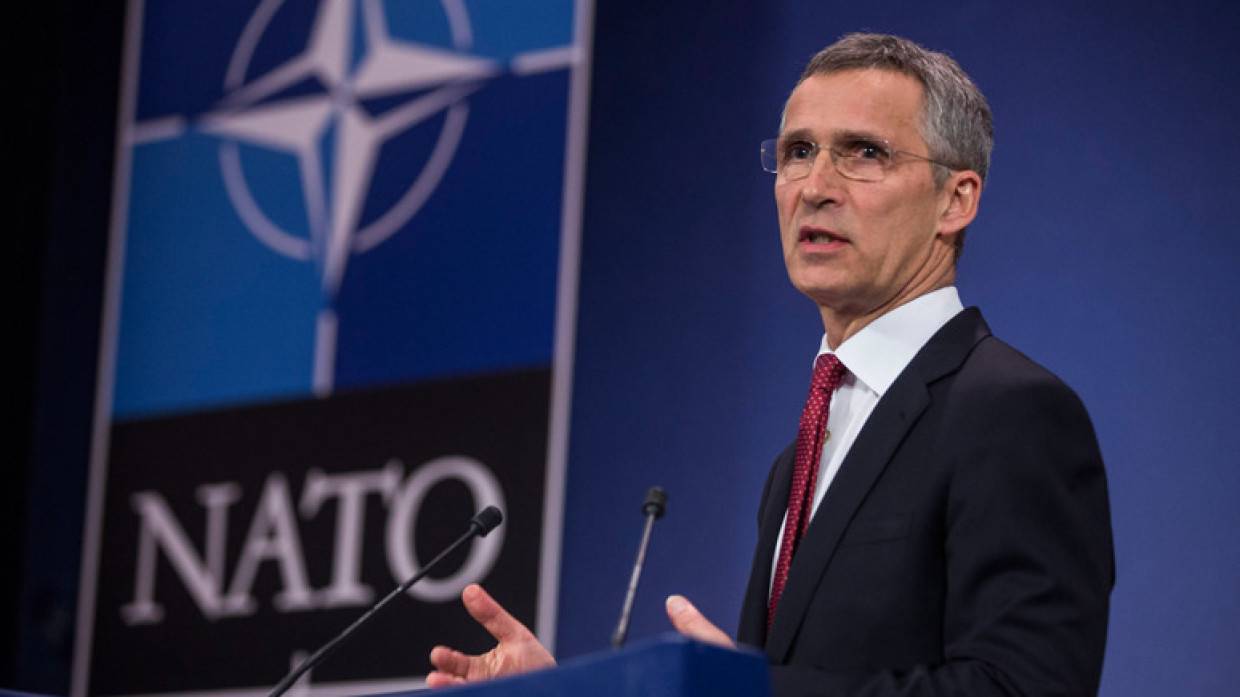 Столтенберг заявил о готовности НАТО вести диалог с Россией о сокращении вооружений в Европе Политика