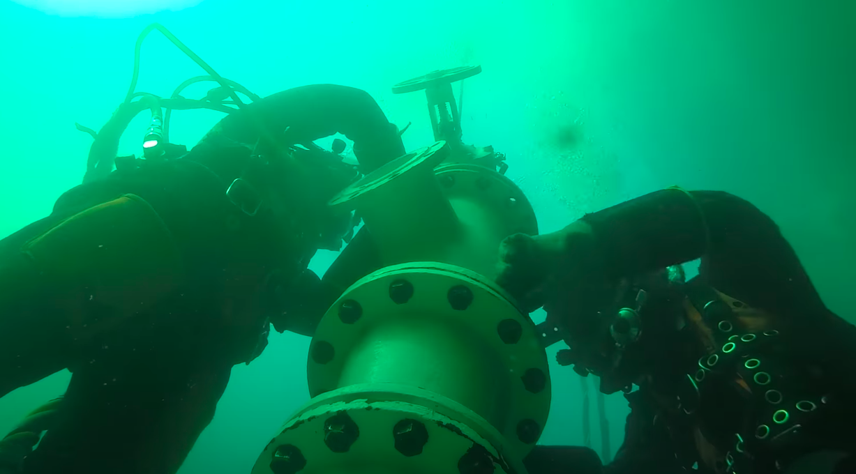 Как люди живут на дне океана оружие