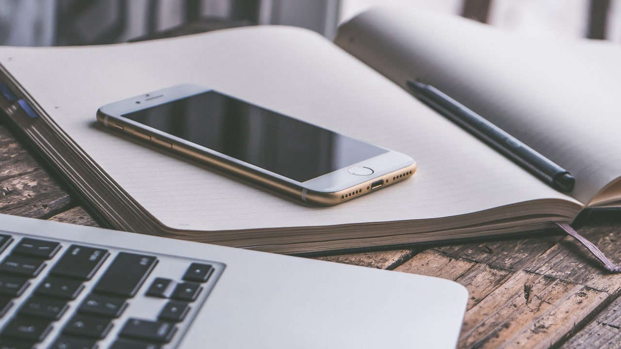 IT-эксперт Мокеев предупредил о последствиях падения гаджетов