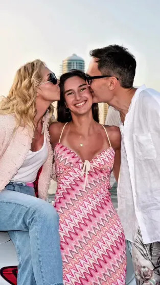 Платье с декольте и кабриолет: дочь Кристины Орбакайте отметила 14-летие в Майами ЗемцоваКлавдия, Орбакайте, Земцова, Клавдии, Кристины, бизнесмена, дочери, также, родителямиКлавдия, живёт, мужем, Единственной, учится, обычной, свободно, американской, школе, рассказывала, говорит, языках