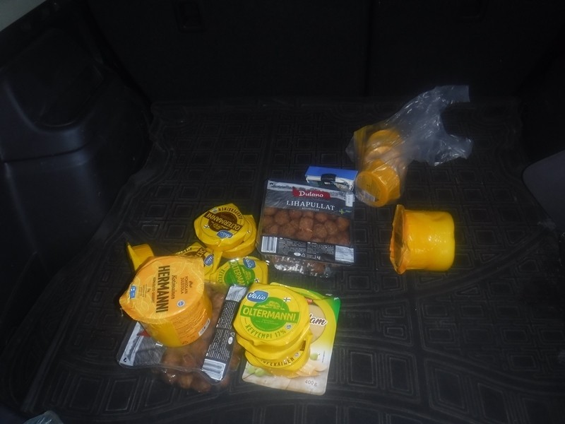 На границе вскрыли «Митсубиси» с 23 кг сыра и фрикаделек еда,контрабанда,общество,россияне,таможня,финка