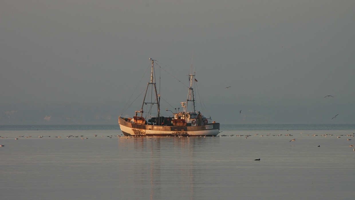 Рыболовецкий траулер Баренцево море