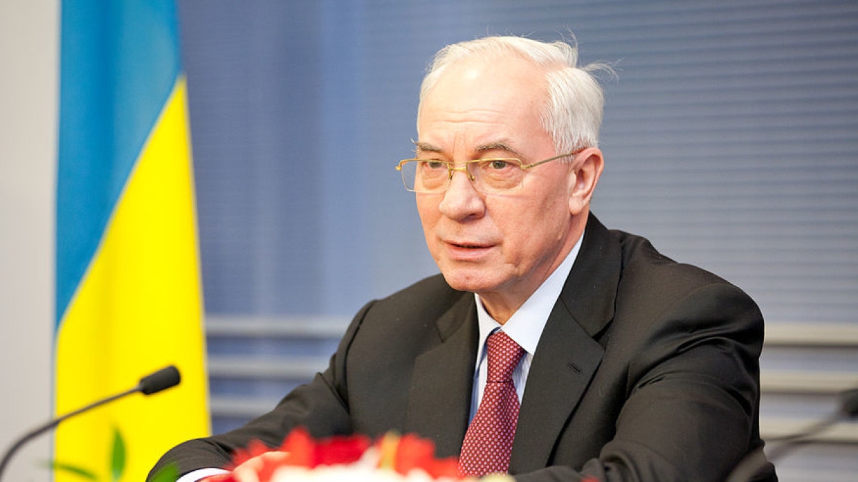 Азаров сравнил печенье Байдена для Тихановской с сребрениками Иуды