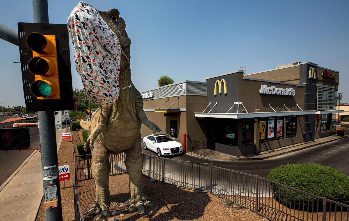 «Христиане против динозавров» требуют снести статую тираннозавра интересное,интересные факты,история,шок