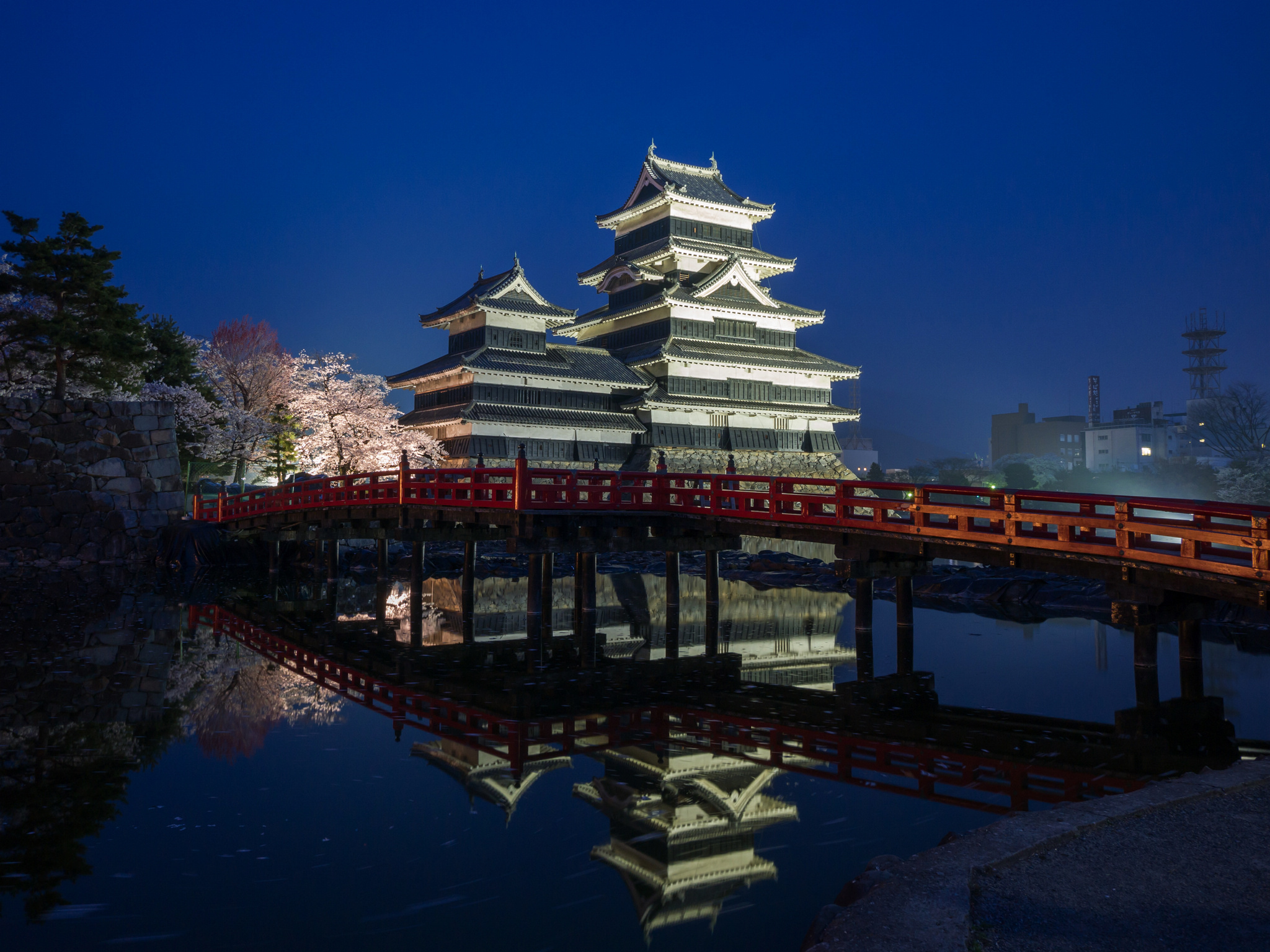 Japan pictures. Замок Мацумото Токио. Япония достопримечательности замок Мацумото. Японский замок Мацумото в городе Нагано.. Замок Мацумото замок Химэдзи.