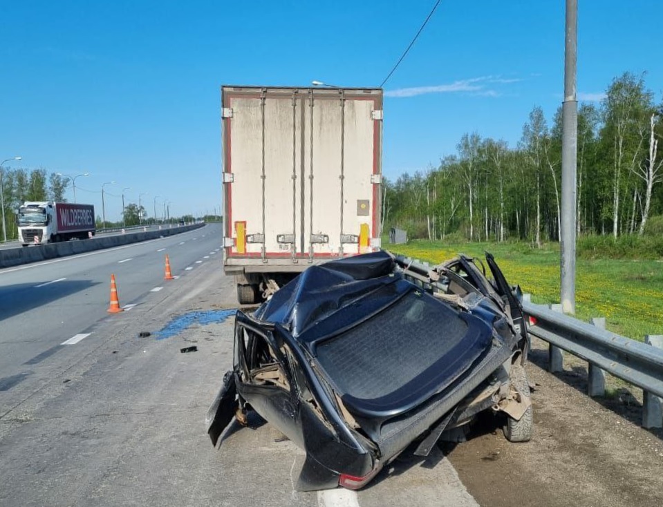 Водитель легковушки погиб в ДТП с грузовиком MAN на трассе под Новосибирском