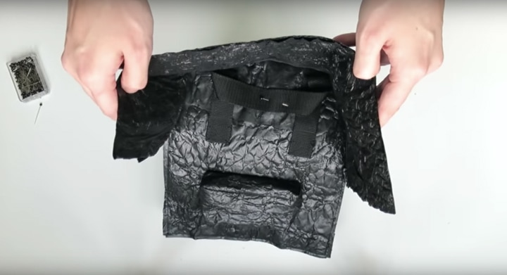 Нетривиальное использование мусорных мешков Нетривиальное использование мусорных мешков креатив,рукоделие,сделай сам,сумка из пакетов