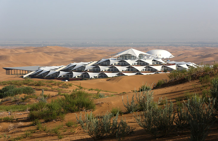 Необычный отель Песчаный Лотос и курорт в пустыне Xiangshawan