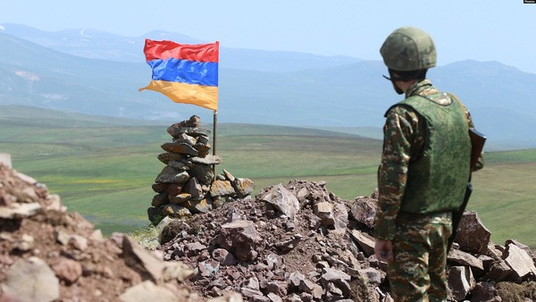 К нищете Армении добавилась и война