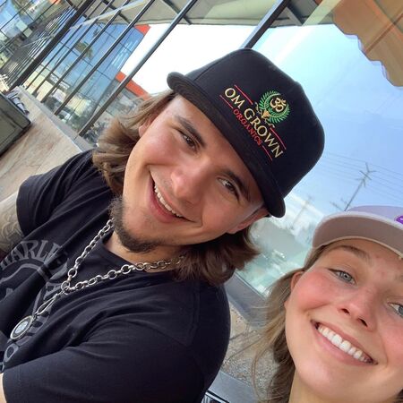 Старший сын Майкла Джексона отметил годовщину отношений со своей девушкой Старший сын Майкла Джексона отметил годовщину отношений со своей девушкой Звезды,Звездные пары