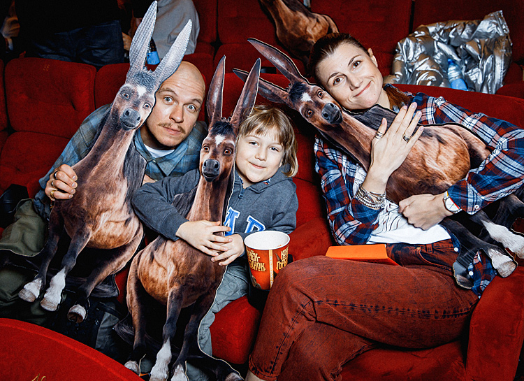 Алексей Чадов с сыном, Мария Кожевникова с детьми и другие гости премьеры фильма "Конек-Горбунок" Звезды,Красная дорожка