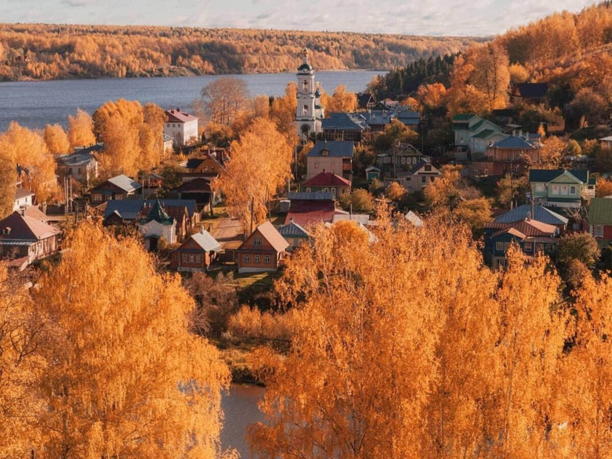 Плёс - пожалуй, самый колоритный осенний город России