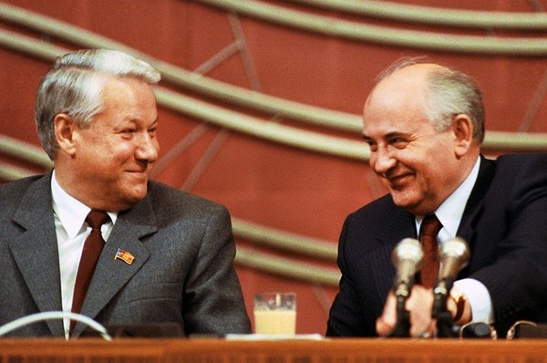 Где сейчас живет первый президент Советского Союза Михаил Горбачев и его семья