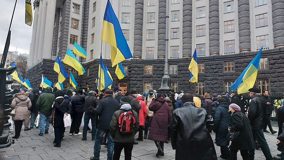 Заоблачные тарифы на коммуналку вывели отчаявшихся киевлян на улицы Заоблачные тарифы на коммуналку вывели отчаявшихся киевлян на улицы украина