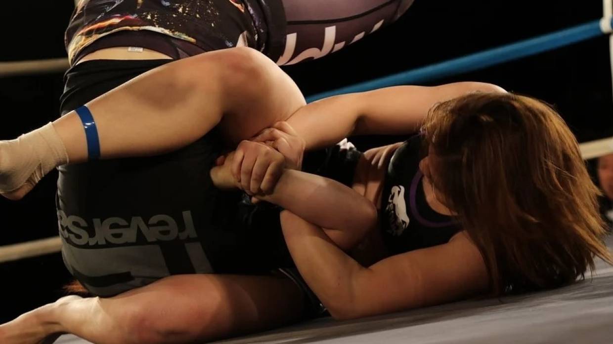 Виктория Дудакова из Волгограда завоевала чемпионский пояс по смешанным единоборствам