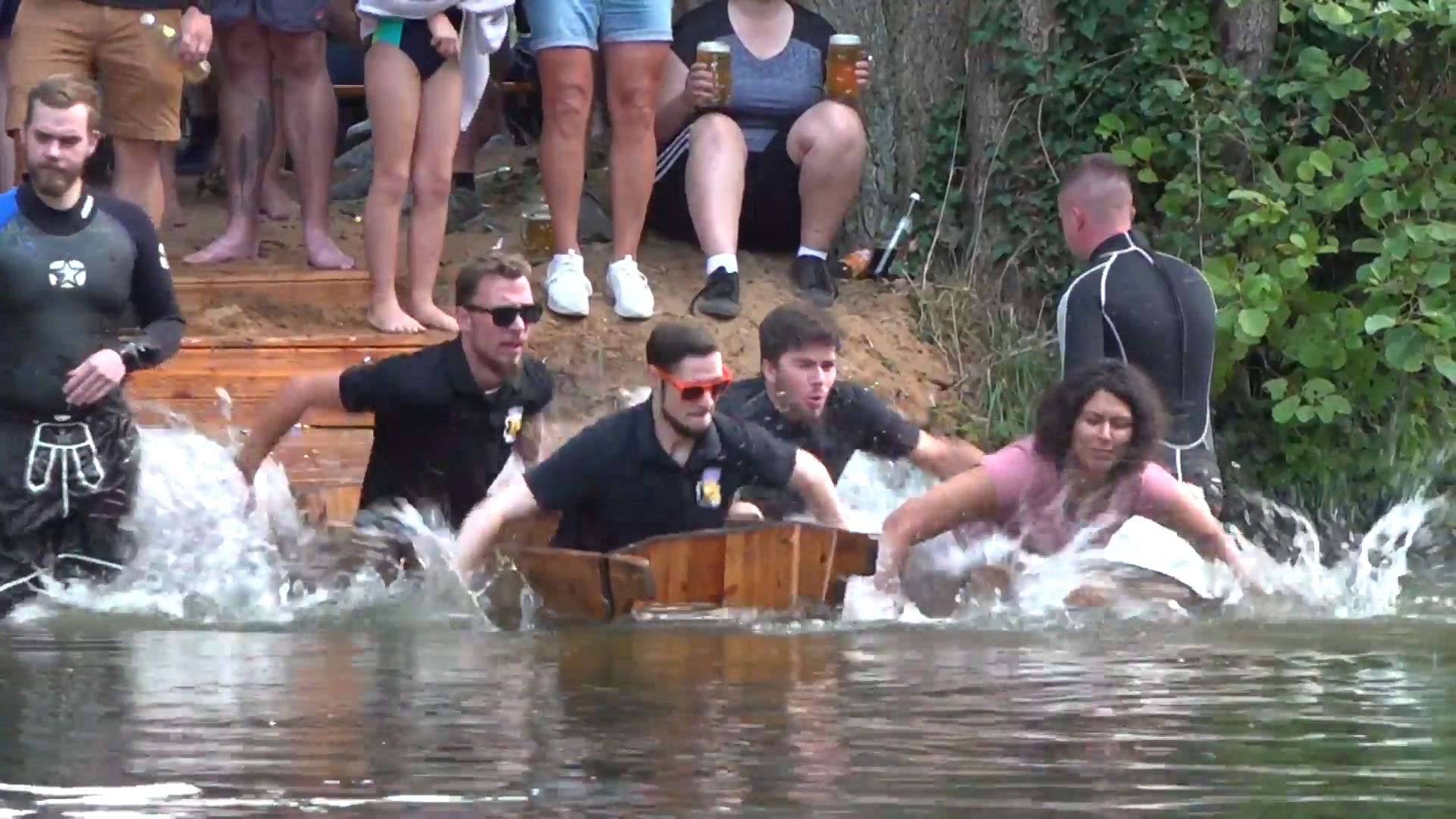 В баварской деревне прошли гонки на свиных корытах Репортажи,ФАН-ТВ