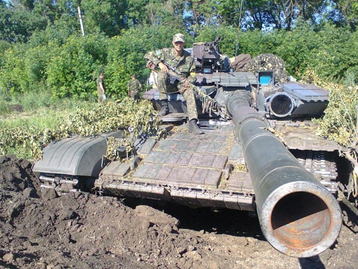 Хорошо видна гладкоствольная пушка танка Т-64. | Фото: topwar.ru.
