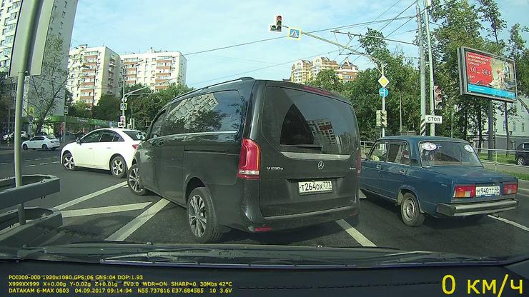 Почему правило «Помеха справа» при повороте налево не действует авто и мото,автоновости,НОВОСТИ,пдд