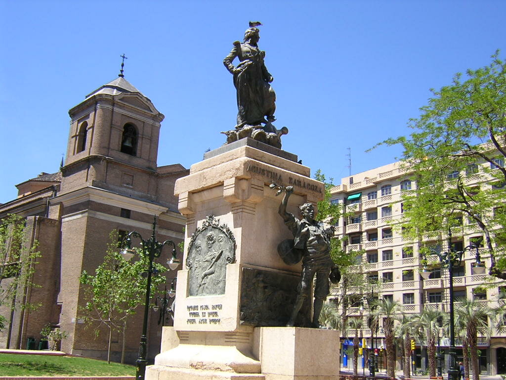 Памятник Агустине Сарагосской в Сарагосе.  Картинка из открытого источника.