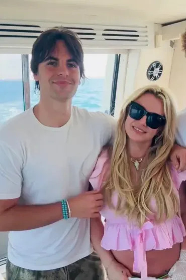 Старший сын Бритни Спирс отказался от фамилии своего отца на фоне воссоединения с певицей Спирс, Бритни, Федерлайн, звезды, сыновей, мемуары, бывший, сыновья, именно, якобы, недавнего, соцсетях, этого, детей, Федерлайном, После, после, Федерлайна, Кевина, удалось