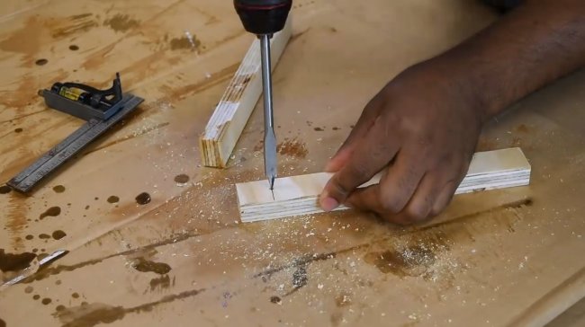 Легкие настенные полки со скрытой подвеской Легкие настенные полки со скрытой подвеской