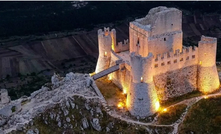 Ещё один замок на скале: Рокка-Каласио история