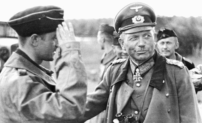 Хайнц Гудериан (справа). | Фото: Википедия.