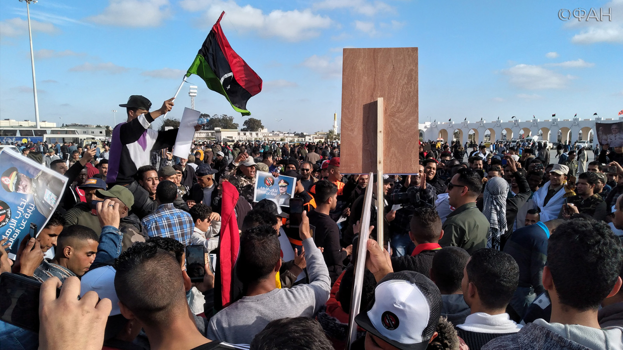 Немецкий аналитик отметил влияние митингов на разрешение кризиса в Ливии