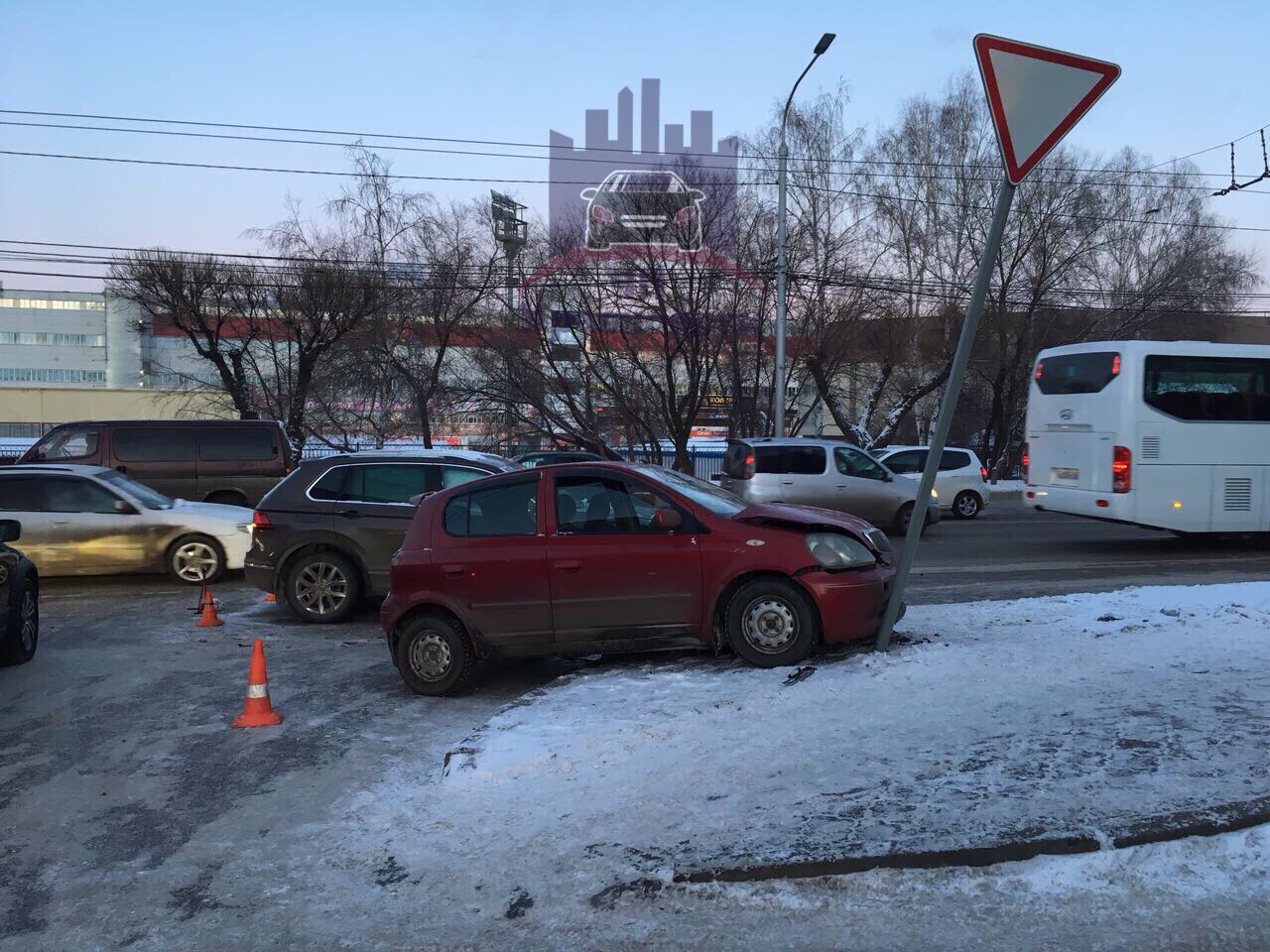 Кутузовский проспект москва авария. Дорожные происшествия в полосе. Авария вологда шексна ленд крузер и гранта с полицейскими 2014. Выезд на встречку авария. Трасса р-132 калуга-тула-михайлов-рязань.