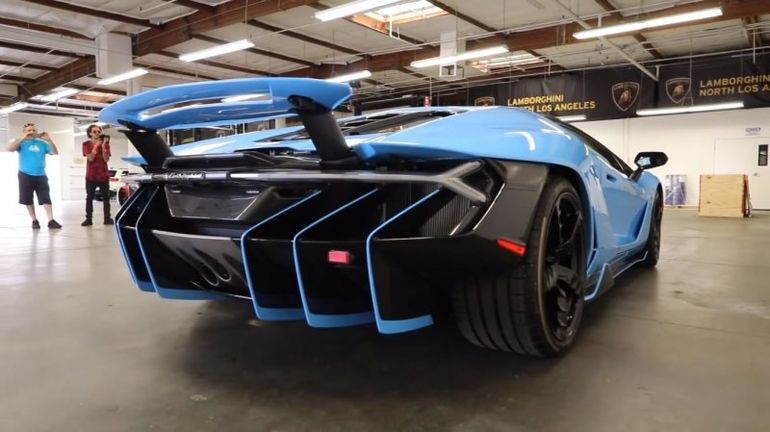 Lamborghini Centenario: как распаковывают новенький суперкар авто,авто и мото,автоновости