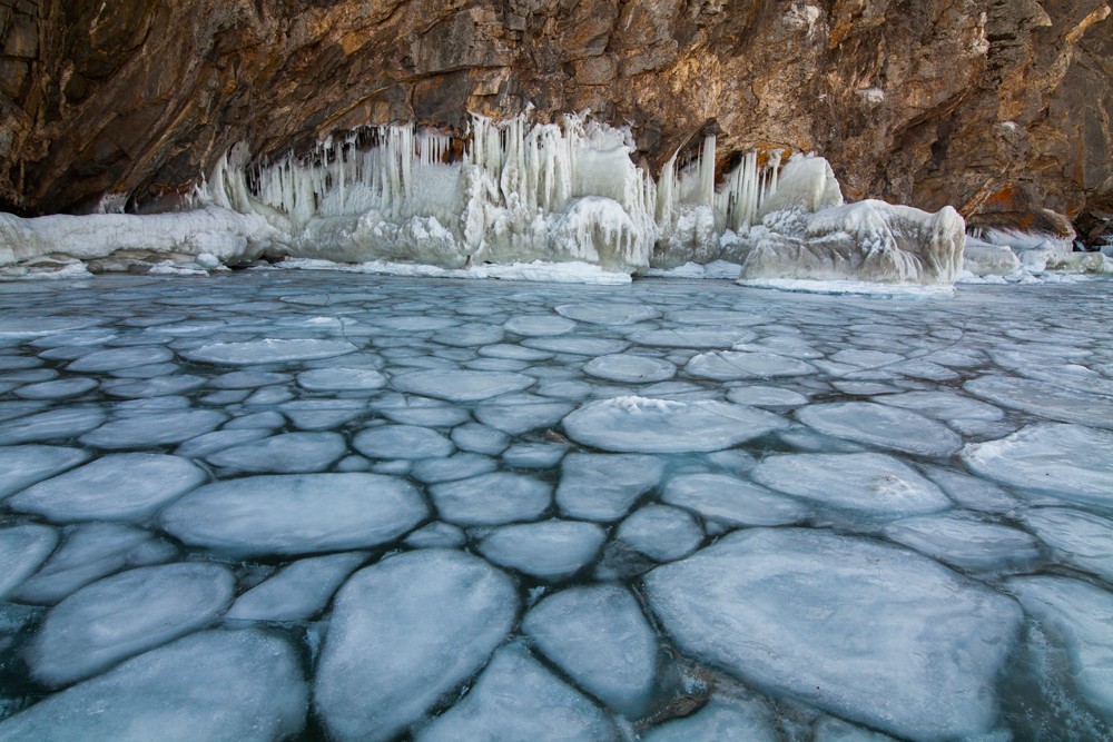 Сокровище Байкала место, самое, трещины, практически, которые, прямо, только, просто, можно, всего, по льду, самых, этого, марта, гроты, торосы, острова, Ольхон, проходит, ледяные