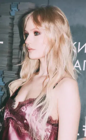 Аглая Тарасова, Александр Петров с женой, Сергей Бурунов и Елизавета Базыкина посетили премьеру фильма 