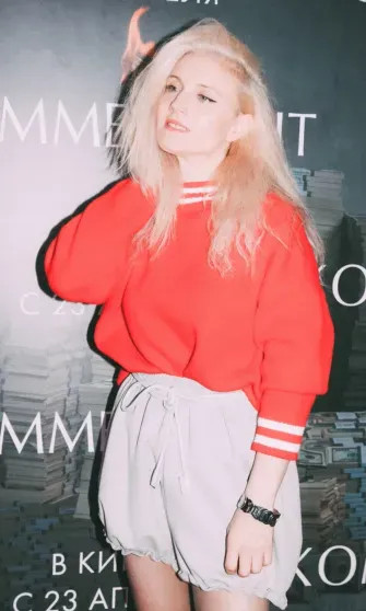 Аглая Тарасова, Александр Петров с женой, Сергей Бурунов и Елизавета Базыкина посетили премьеру фильма 