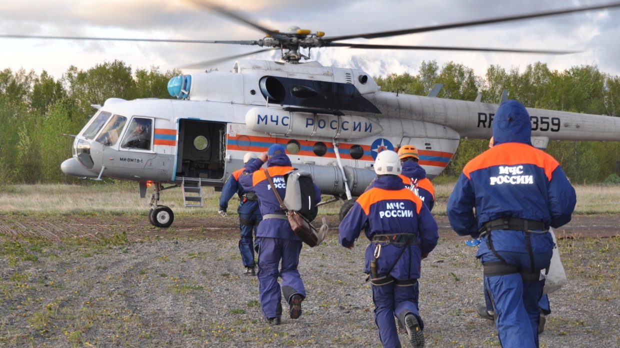 Три человека доставлены в больницу с места крушения Ми-8 на Камчатке Три человека доставлены в больницу с места крушения Ми-8 на Камчатке Происшествия