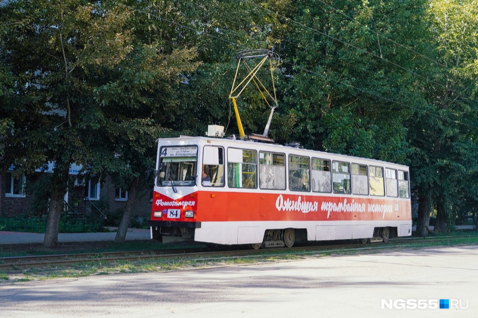 Из-за ночного ливня в Омске сильно сократили маршрут трамвая № 7