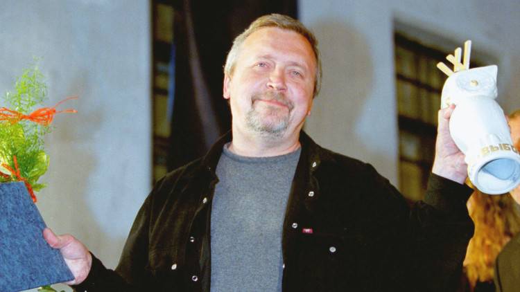 Стругачев рассказал на похоронах Рогожкина, как режиссер едва не уволил его Общество