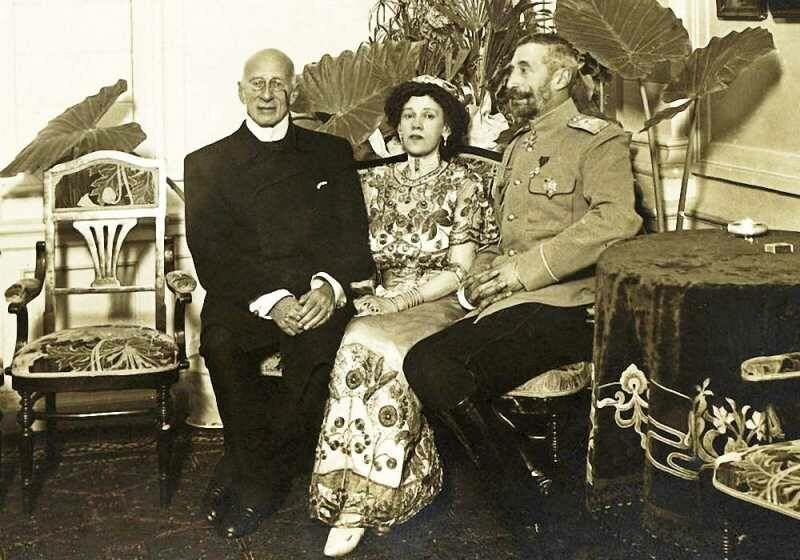 Николай с первой женой Надеждой и братом. Фото из открытых источников.