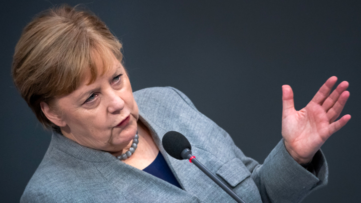 Подбирается к Колю и Путину: Меркель ставит рекорды пребывания у власти