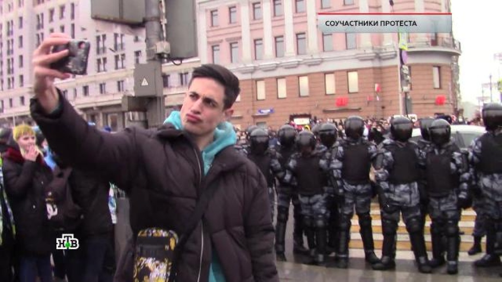 Рекорды аморальности: скандальные и незаконные выходки фанатов Навального