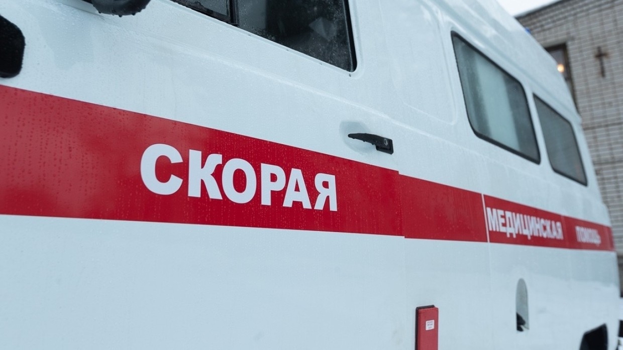 Porsche опрокинул ВАЗ-2111 в ДТП на Васильевском острове в Петербурге