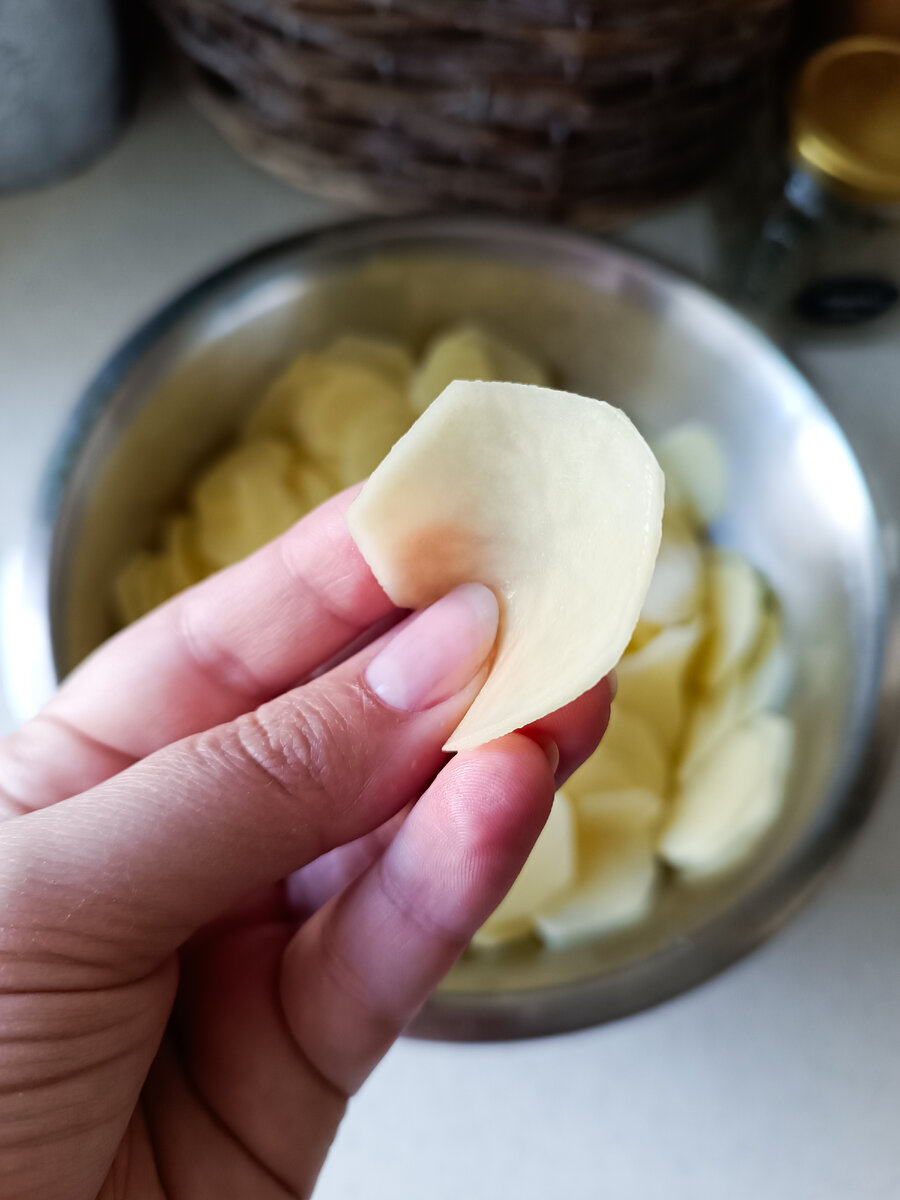 Картофельные запеканки - сытный, беспроигрышный вариант ужина. А рыбные консервы отличная альтернатива свежей рыбе, которая не всегда есть в холодильнике.-3