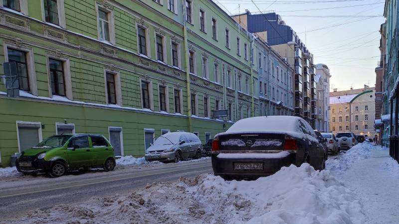 Безопасность за рулем: автоэксперт объяснил, как избежать аварии на заснеженной дороге