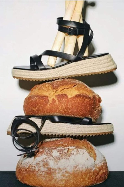 Рекламную кампанию Zara раскритиковали в Турции за "неуважение к хлебу" Рекламную кампанию Zara раскритиковали в Турции за "неуважение к хлебу" zarahaddinibil,Новости