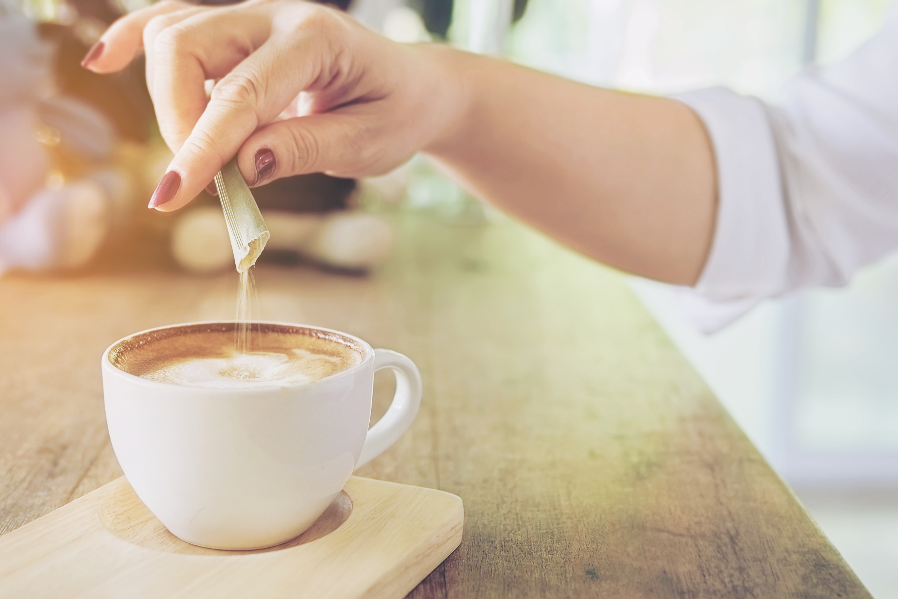 Coffee is with milk. Чай с сахаром. Кофе с сахаром. Подсластитель в чай. Сахарозаменитель для кофе.