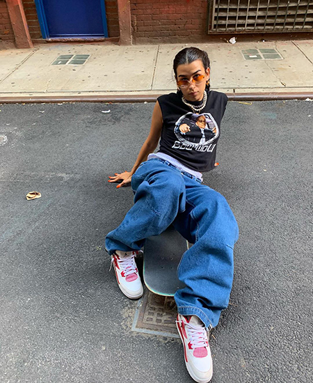 Дочь Ивана Урганта Эрика устроила фотосессию с бойфрендом на улицах Нью-Йорка Дочь Ивана Урганта Эрика устроила фотосессию с бойфрендом на улицах Нью-Йорка Звездные пары