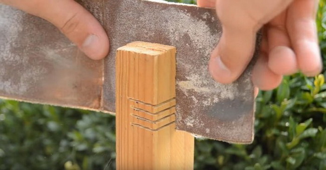 Простое самодельное приспособление для нарезки лент из пластиковых бутылок Простое самодельное приспособление для нарезки лент из пластиковых бутылок сделай сам