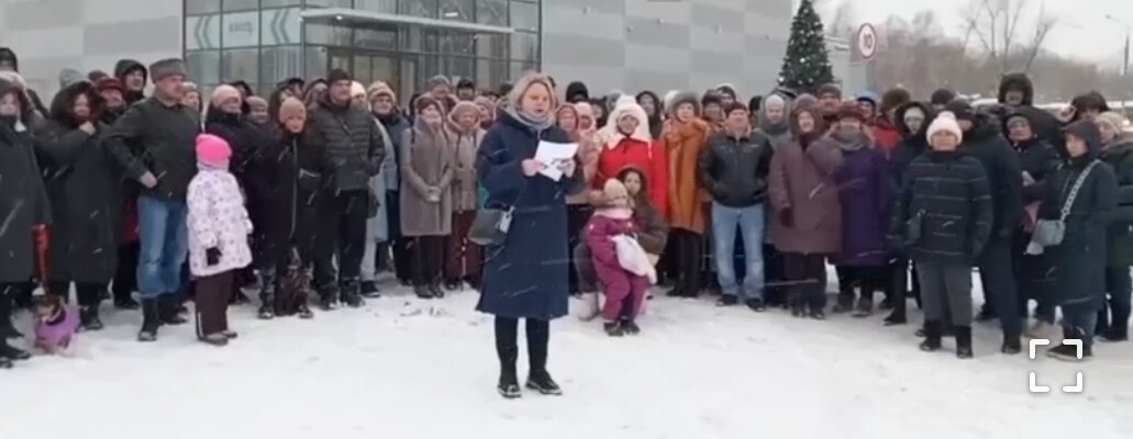 Но только имеет ли это смысл...  Всех приветствую на канале.  В свое время эффект разорвавшейся бомбы произвело обращение к президенту жителей Котельников, тогда это было свежо и необычно.-2