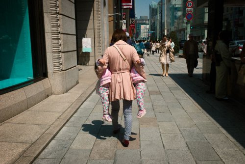 Причудливые и необычные моменты из жизни японцев в фотографиях Сина Ногути 